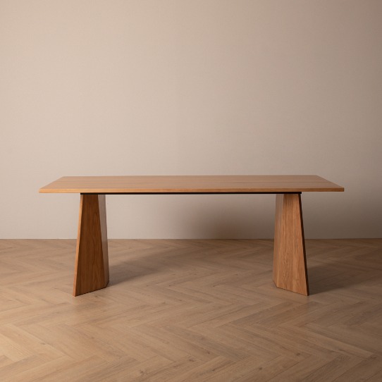 TUNE oak table